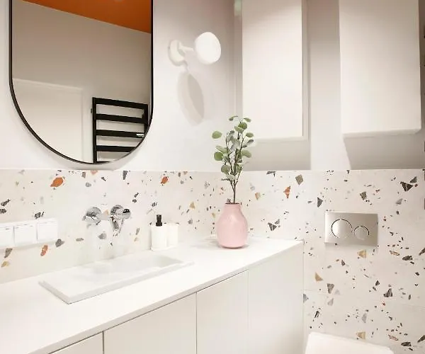 Next To Cracow Eye, Vistula Boulevards Cracovie